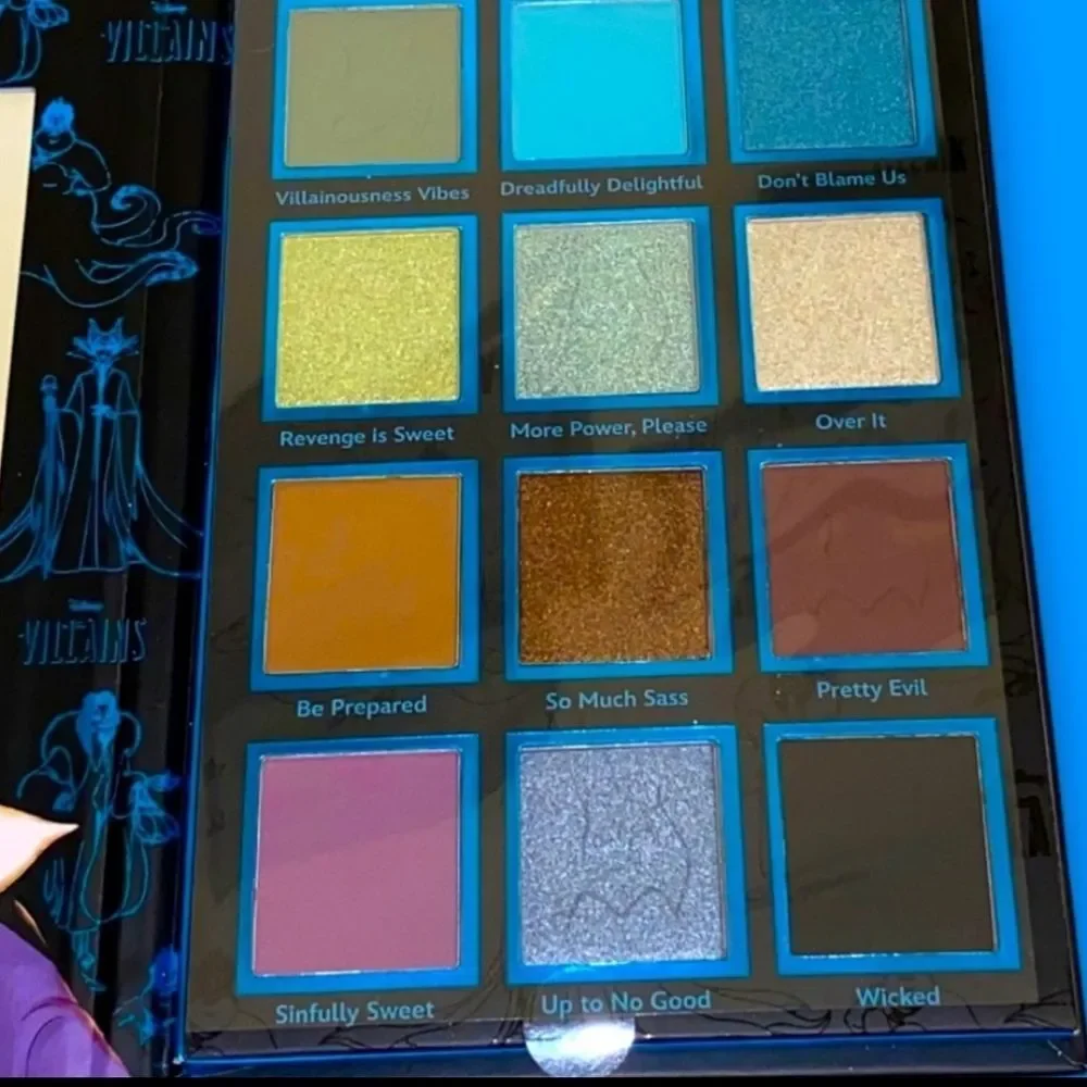Taste‎ Beauty Disney The Villians Eyeshadow Palette